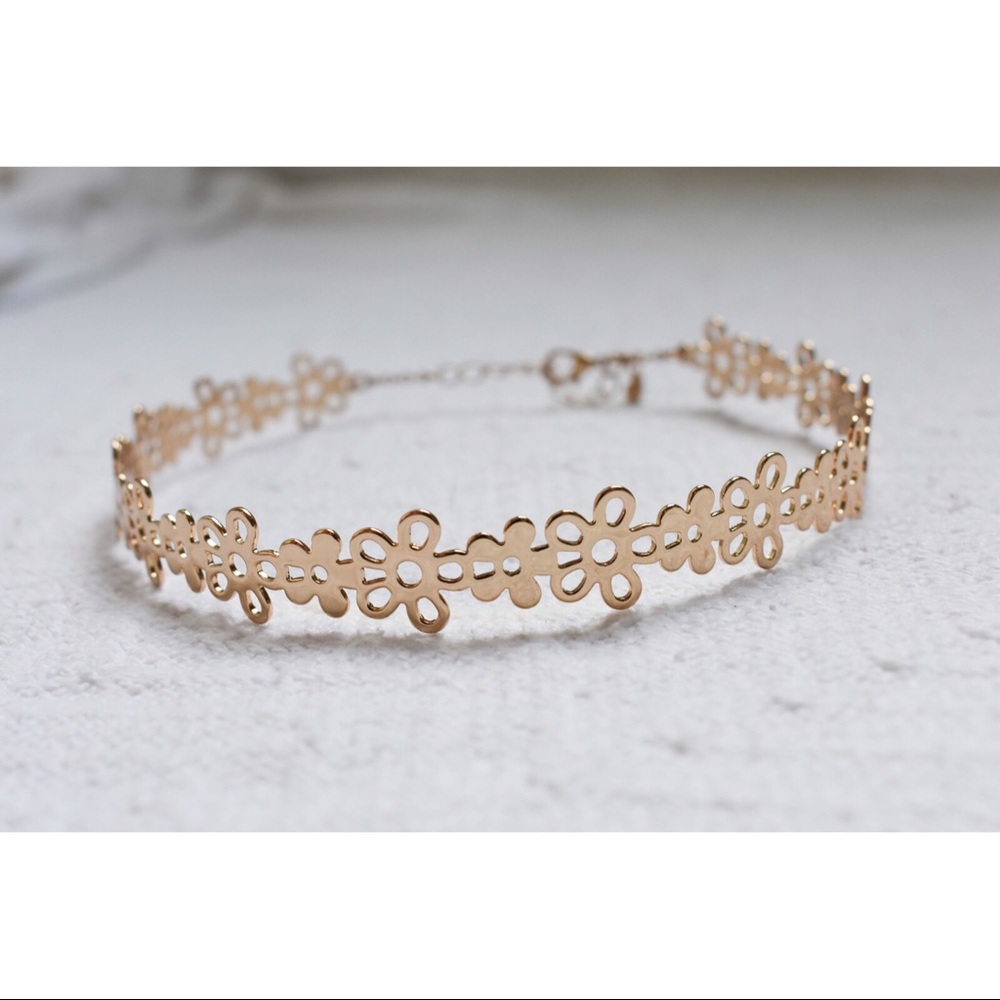 CLEARANCE❗F21 - Gold Floral Choker
